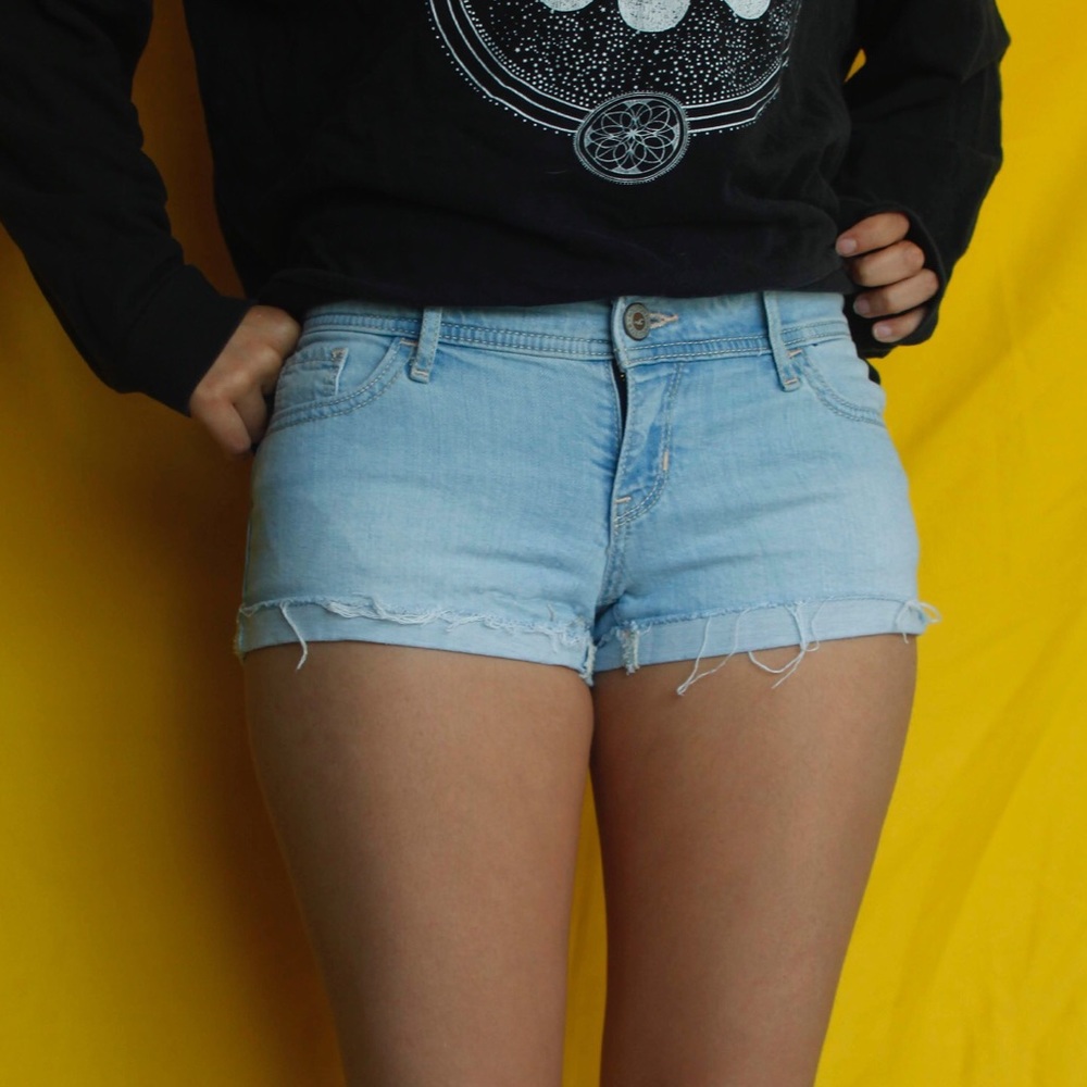 HOLLISTER NWOT Light Wash Cuffed Jean Shorts